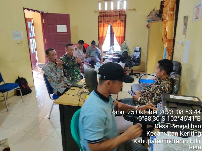 Rutin Komsos, Babinsa Koramil 09/Kmg Terus Jalin Kekompakan dan Kebersamaan Bersama Masyarakat