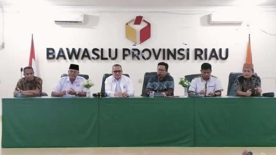 Berkunjung ke Bawaslu, DPW Partai Perindo Riau Siap Hadapi Pemilu