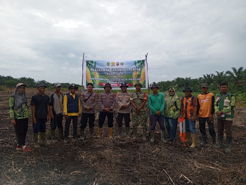 Polri Turun Ke Lahan: Sinergi Polsek Keritang Dan Warga Wujudkan Asta Cita Presiden