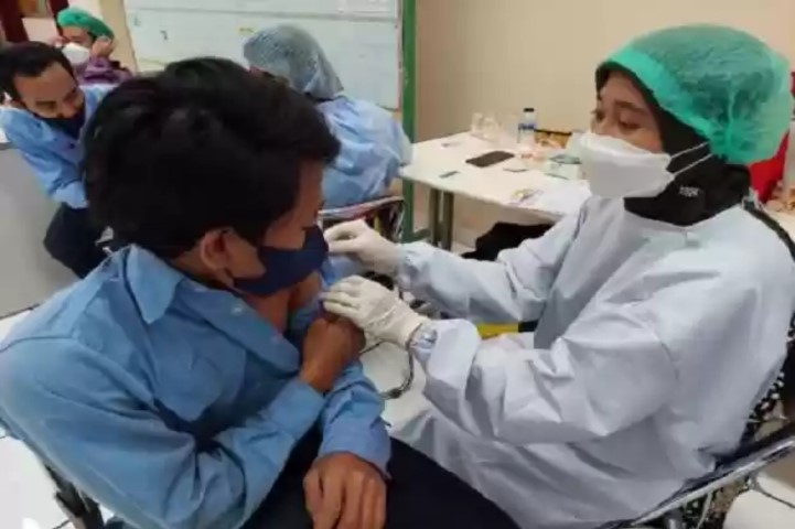 Mantap! Vaksinasi Covid-19 di Indonesia Capai 100 Juta Suntikan, Ini Rahasinya!