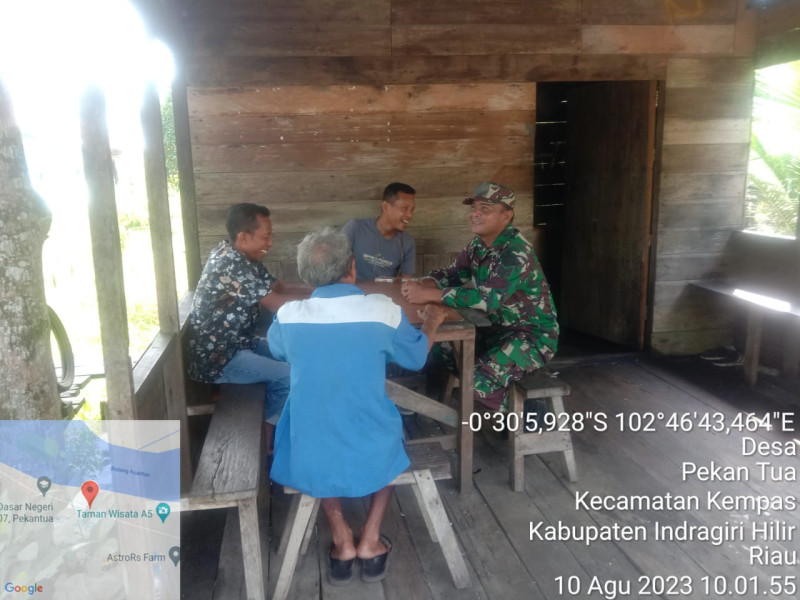 Babinsa Koramil 03/Tpl Melaksanakan Komsos di Rumah Warga Desa Pekan Tua