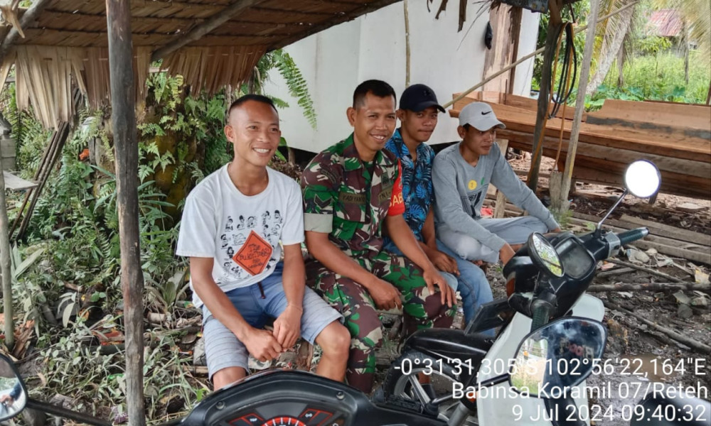 Koramil 07/Reteh Jalin Silaturahmi Dengan Sesama Melalui Komsos di Wilayah Binaan