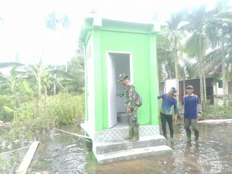 Pembangunan MCK di Desa Karya Tunas Jaya: Koramil 09/Kemuning Wujudkan Program TMMD ke-123