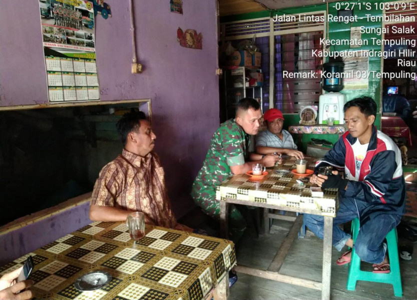 Terus Jaga Hubungan Baik, Babinsa Koramil 03/Tpl Melaksanakan Komsos Dengan Warga Kampung Pancasila