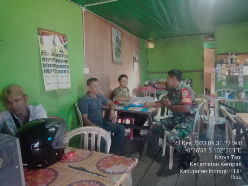 Komsos, Babinsa 03/Tpl Ajak Warga Sukseskan Pemilu 2024