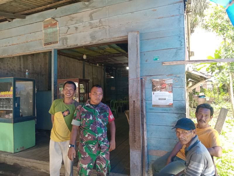 Babinsa Serka Ferry Barus Tingkatkan Silaturahmi Antar Sesama Melalui Komsos di Wilayah Kecamatan Reteh