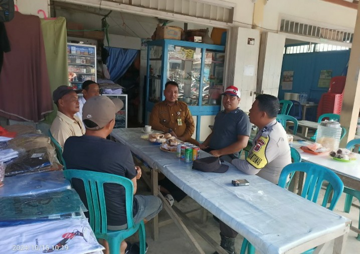 Humanis Aiptu Heriyanto Melaksanakan Sambang Warga dan Sampaikan Pesan Kamtibmas