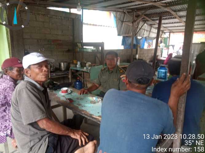 Jaga Ketertiban Desa Melalui Komsos Babinsa Koramil 09/Kemuning