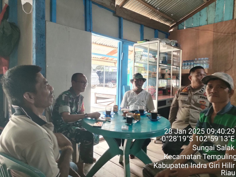 Babinsa Koramil 03/Tpl dan Bhabinkamtibmas Sambangi Tomas Ajak Jaga Harkamtibmas