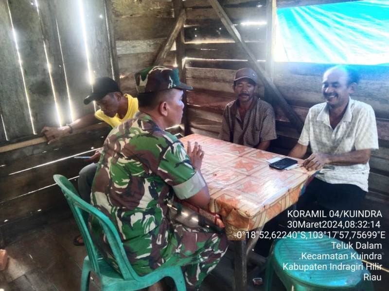 Ciptakan Keakraban, Babinsa Koramil 04/Kuindra Jalin Silaturahmi Antar Sesama