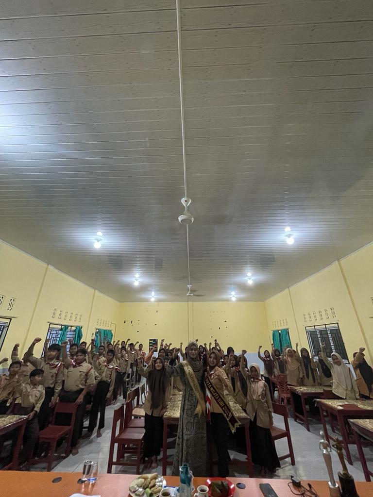 Jadi Mentor Motivasi Kegiatan Pramuka, Anisa Humairah Perkenalkan Kain Batik Langgam Sako Teluk Latak