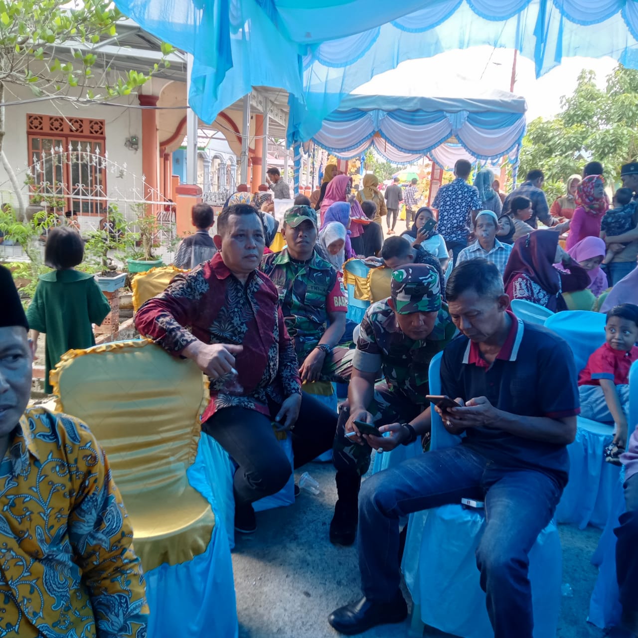 Jalin Silahturahmi, Danramil Beserta Anggota Koramil 03/Tempuling Hadiri Resepsi Pernikahan Warga Binaan