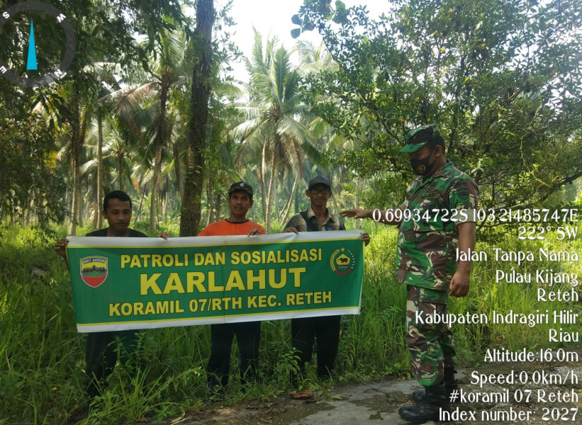 Babinsa Koramil 07/Reteh Jaga Lingkungan Sekitar Dari Karhutla