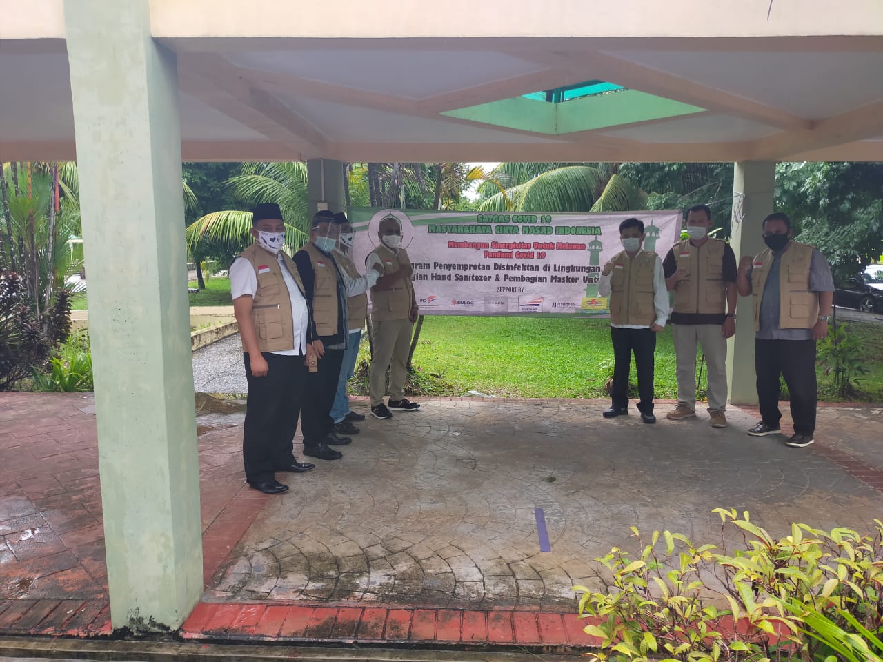 MCMI Kepri Lakukan Penyemprotan Disinfektan di Mesjid Raya Batam Center