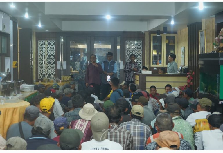 Lebaran ke-2 Idul Adha Rumah Dinas Pj.Bupati Di Datangi Tukang Becak Hingga Tukang Pompong