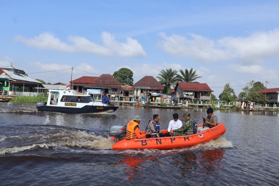 Kapolres Pelalawan Bersama Forkopimda Pantau Ketinggian Debit Air Sungai Kampar