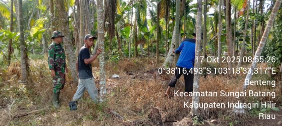 Babinsa Koramil 07/Reteh: Patroli Rutin Karhutla untuk Mengantisipasi Potensi Kebakaran Hutan dan Lahan