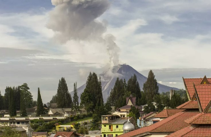 Gunung Sinabung Meletus, Awas Debu Vulkanik Ancam Kesehatan!