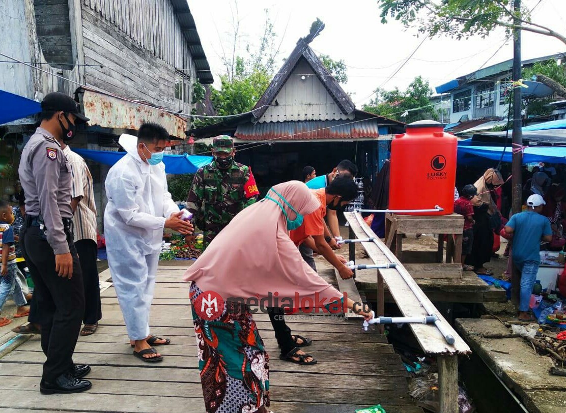 Dengan Humanis, Babinsa Koramil 04/Kuindra Lakukan Penegakan Protokol Kesehatan