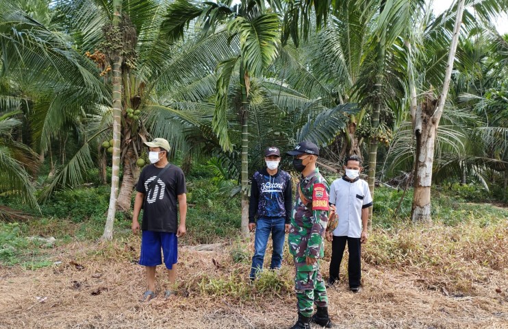 Babinsa Koramil 04/Kuindra Bersama Warga Binaan Lakukan Sosialisasi Guna Cegah Karhutla