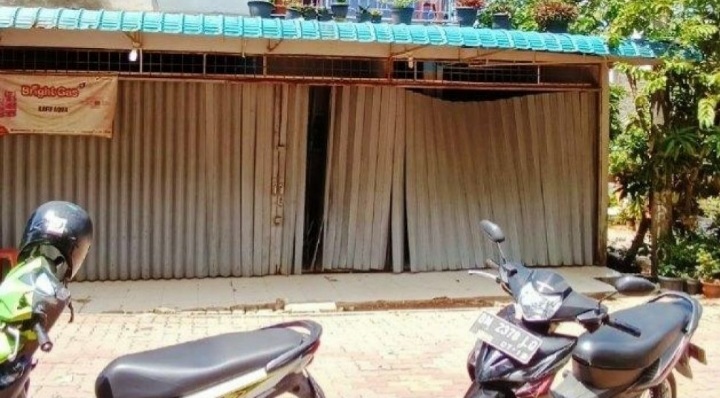 Diduga Cabuli Anak Gadis, Rumah Bos Air Isi Ulang Dirusak Massa