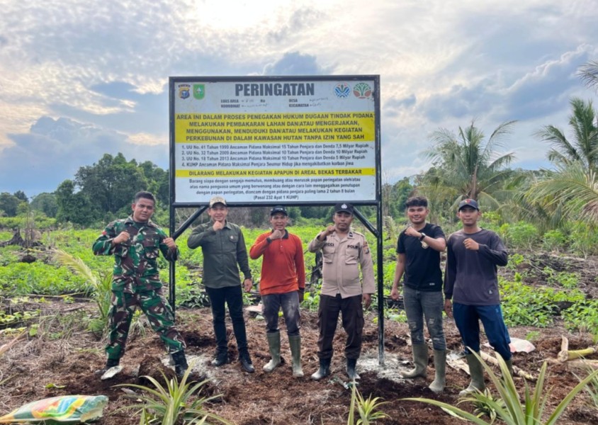 Babinsa 05/Gas Pratu Riky Sormin Lakukan Patroli Tapal Batas Di Desa Binaan