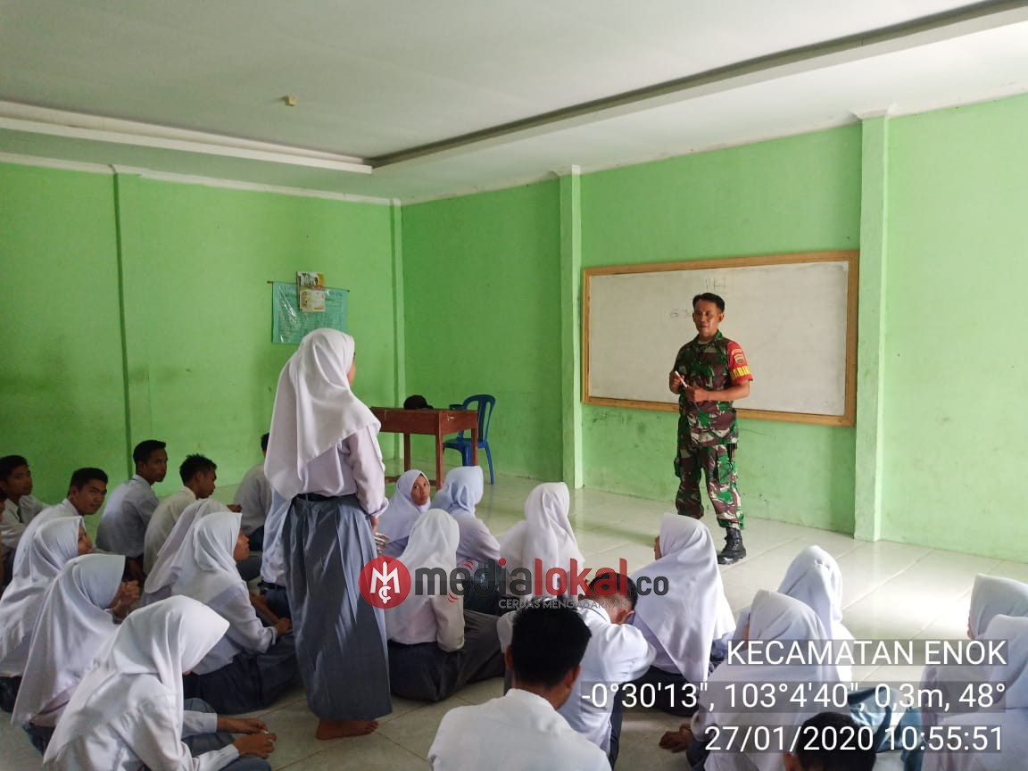 Pelda Ismail Bage Laksanakan Wasbang di SMA Mandiri Desa Sungai Rukam