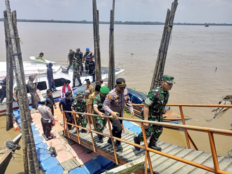 Komandan Resor Militer (Danrem) 031/Wira Bima Brigjen TNI Perlindungan Hutagalung S.A.P Beserta Rombongan, Tiba di Desa Teluk Dalam