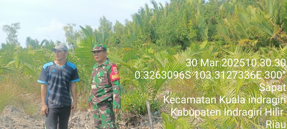 Mencegah Karhutla, Babinsa Koramil 04/KDR Melaksanakan Patroli dan Sosialisasi di Desa Tanjung Lajau