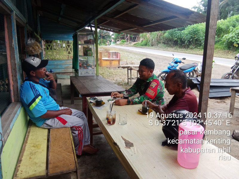 Jalin Hubungan yang Harmonis Melalui Komsos Babinsa Koramil 09/Kmg di Binaan