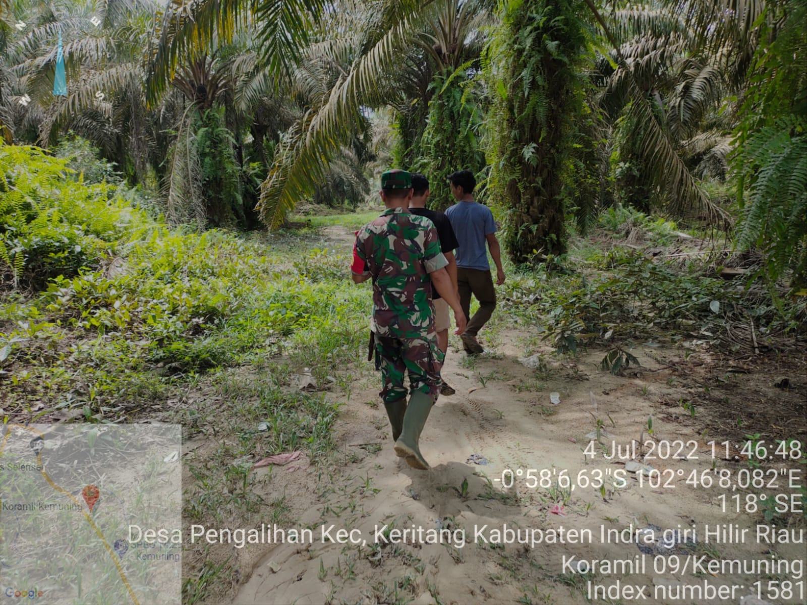 Cegah Karhutla Melalui Patroli dan Sosialisasi Bersama Warga Oleh Serda Darmadi