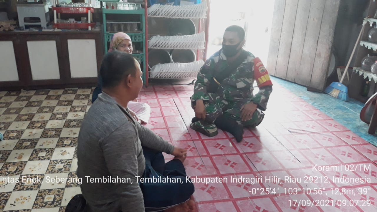 Pererat Silahturrahmi, Babinsa 02/Tanah Merah Rutin Komsos di Sungai Lokan