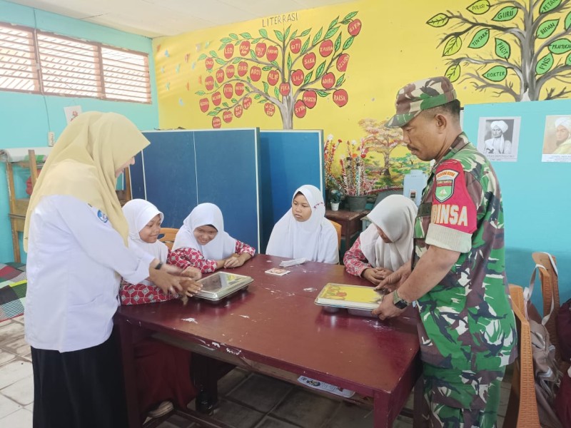 Kopka RH Tambunan Kawal Program Makan Bergizi Gratis, Pastikan Generasi Sehat di SDN 001 Sungai Salak