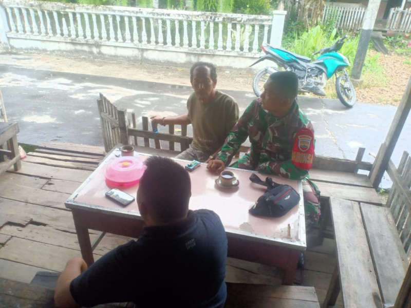 Komsos Babinsa: Mengukuhkan Hubungan Baik dengan Masyarakat Reteh