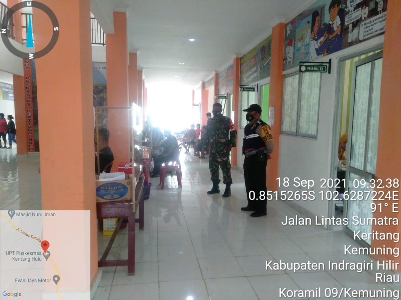 Pastikan Berjalan Lancar, Babinsa 09/Kemuning Dampingi Vaksinasi di Keritang Hulu