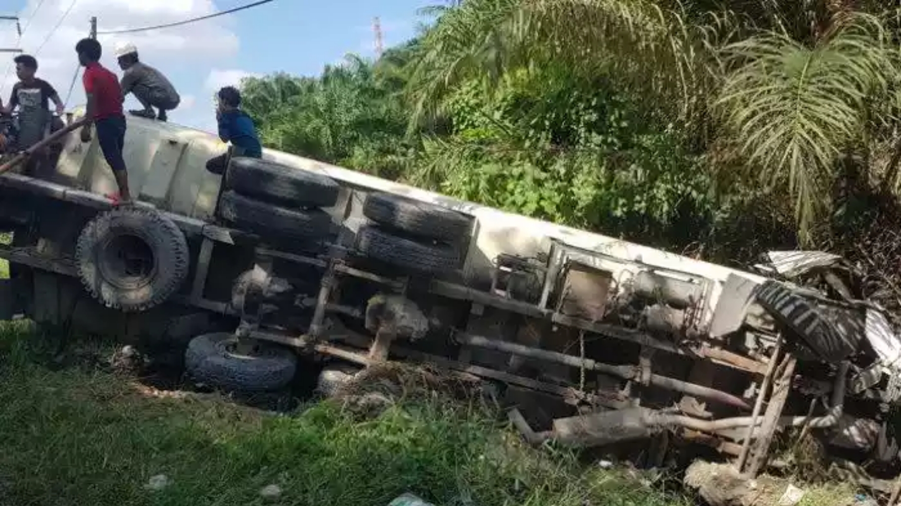 Kecelakaan Beruntun di Bagan Besar, Pengendara Motor Tewas Terlindas