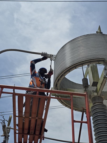 Tim ULTG Pasir Putih Sigap Atasi Hotspot di GI Perawang 150 kV