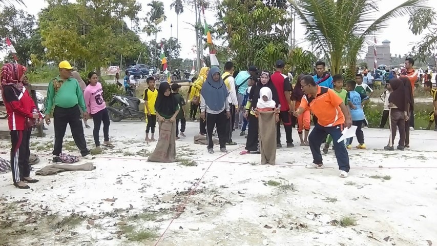 Camat Keritang Buka Pencanangan Kegiatan Olahraga dalam Rangka HUT RI Ke 73 