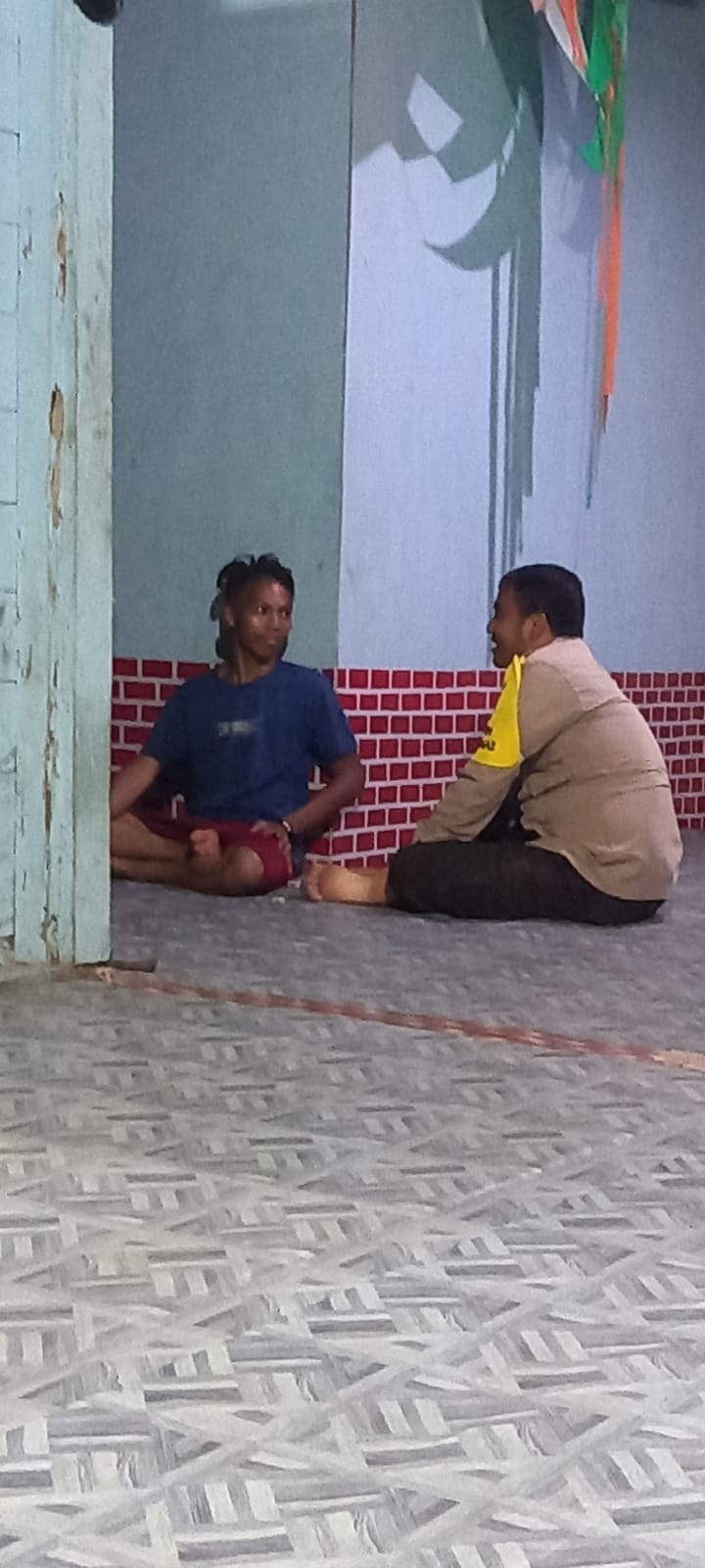 Bhabinkamtibmas Desa Gembira Brigadir Sebi Kurniawan Berikan Himbauan Kamtibmas Kepada Warga