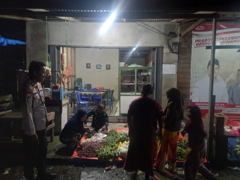 Bhabinkamtibmas Polsek Gaung Giat Himbau Pedagang Pasar Untuk Menjaga Kamtibmas