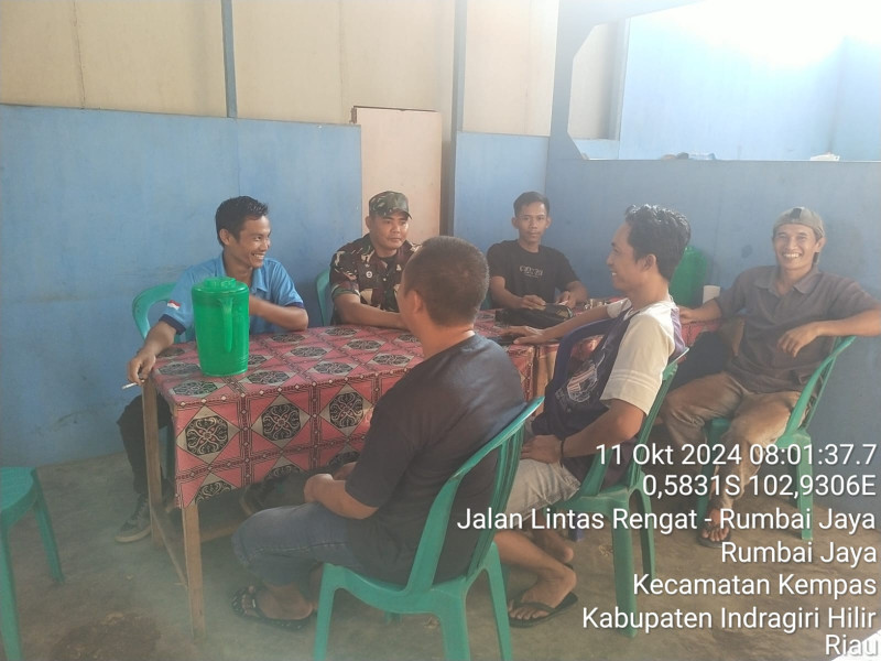 Bangun Kedekatan Dengan Seluruh Elemen, Kopda Jalaludin Babinsa Koramil 03/Tpl Rutin Laksanakan Komsos Bersama Tomas dan Toda