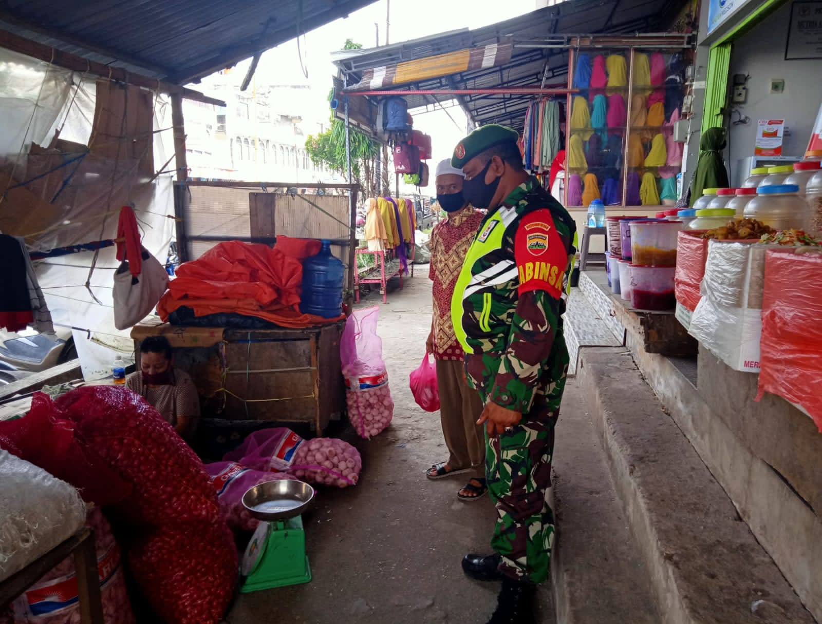 Pandemi Belum Berakhir, Babinsa Terus Tegakkan Protkes di Desa Panglima Raja