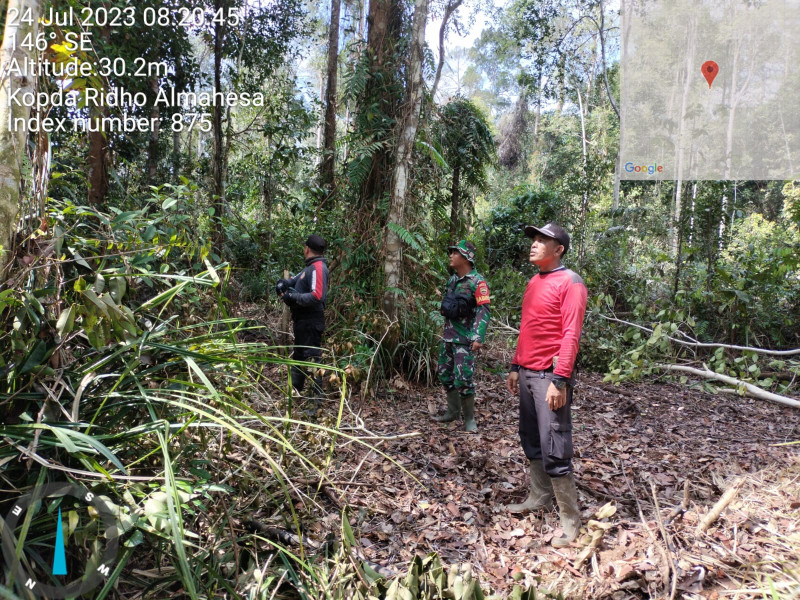 Gencar Terhadap Karhutla, Babinsa Koramil 05/Gas Lakukan Patroli Rutin