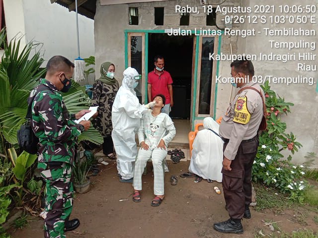 Tracing Contact Covid-19, Babinsa Koramil 03/Tempuling Dampingi Tim