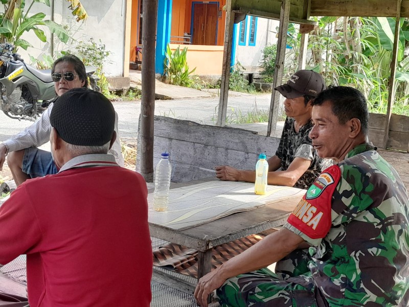 Babinsa Koramil 07/Reteh Himbau Masyarakat Waspada Bencana Banjir