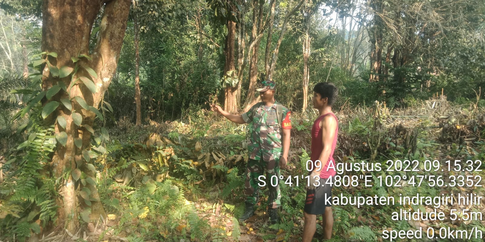 Babinsa Koptu Setiawan Lakukan Patroli Karhutla di Wilayah Binaan