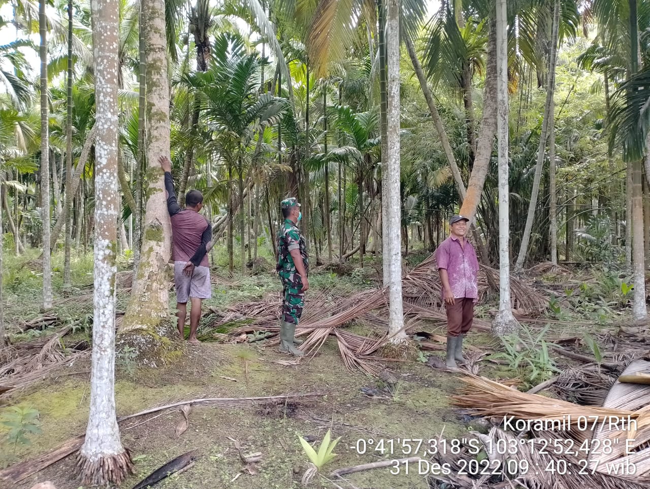 Kopda Sudarwis Tetap Rutin Patroli Karlahut Bersama Masyarakat