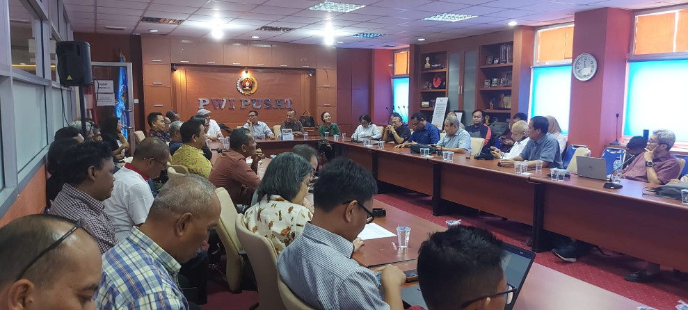 Rapat Perdana Seluruh Pengurus Baru PWI, Henry CH Bangun: Saling Kenal dan Bekerjasama dengan Baik