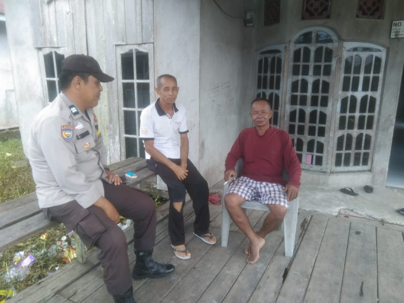 Jelang Pemilu, Bhabinkamtibmas Desa Simpang Gaung Aiptu Safrizal Zufri Ajak Warga Hindari Berita Hoax