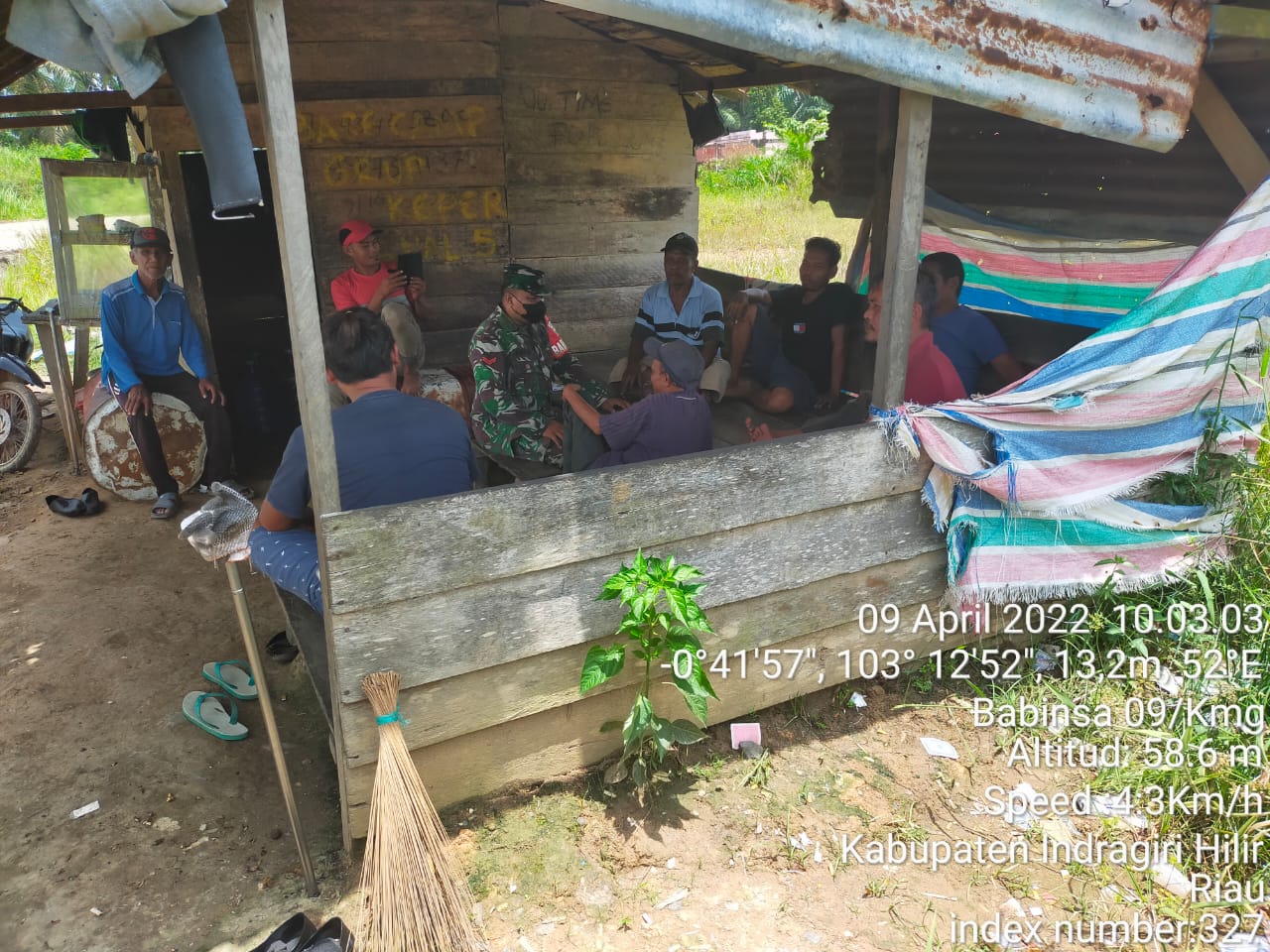 Babinsa Koramil 09/Kemuning, Koptu Surianto Terus Mengajak Untuk Hidup Sehat dan Pentingnya Vaksin